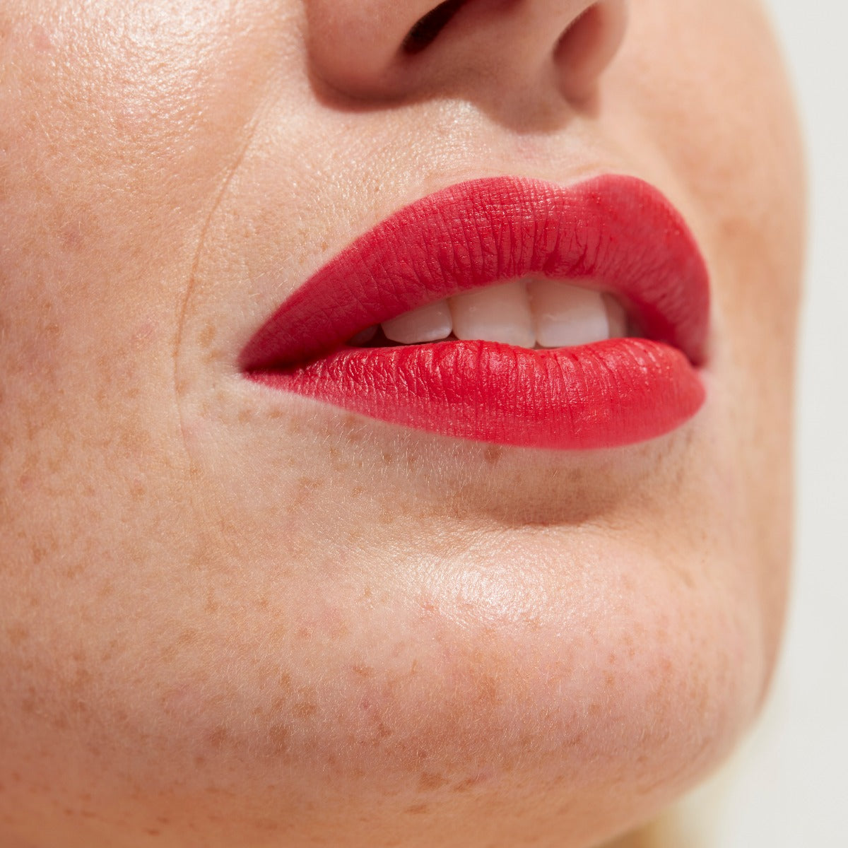 Luxury Red Lips - 002 Marilyn